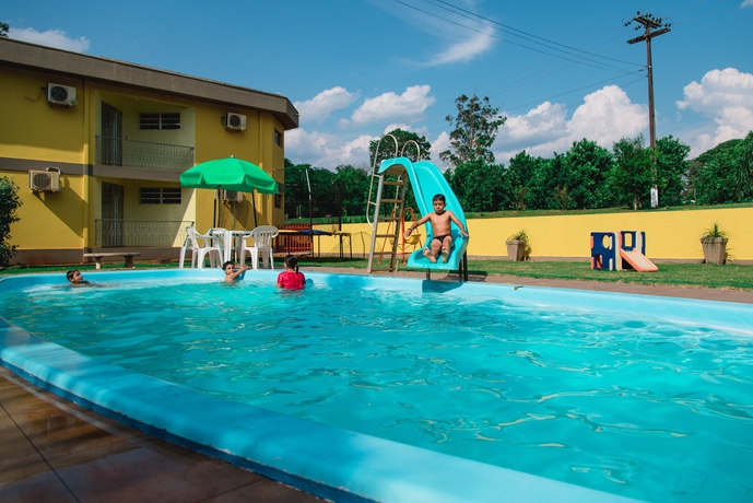 Imagen de la piscina del Hotel Canzi Cataratas. Foto 16