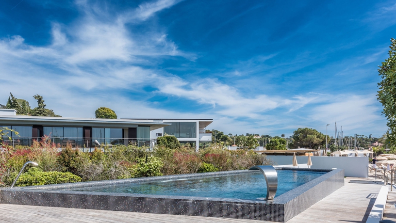 Imagen de los exteriores del Hotel Cap D Antibes Beach. Foto 13