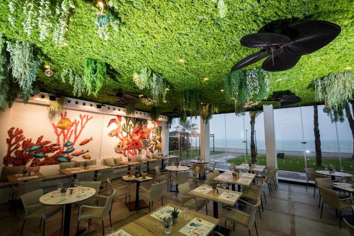 Imagen del bar/restaurante del Hotel Cap Negret. Foto 2