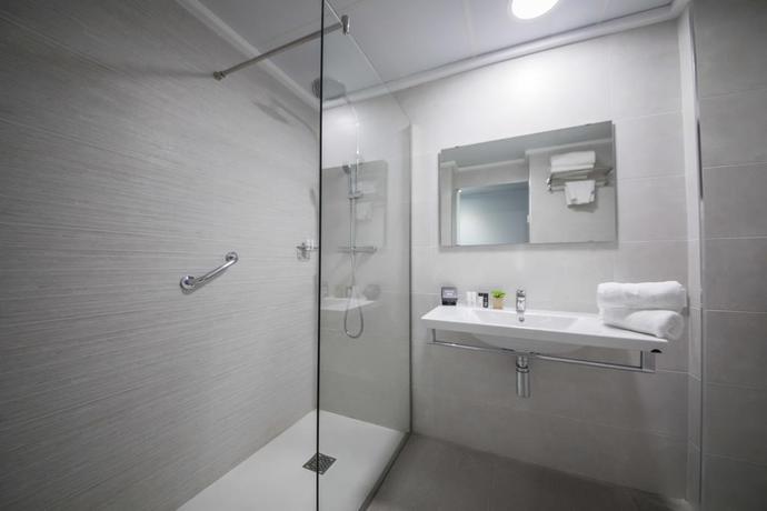 Imagen de la habitación del Hotel Cap Negret. Foto 9