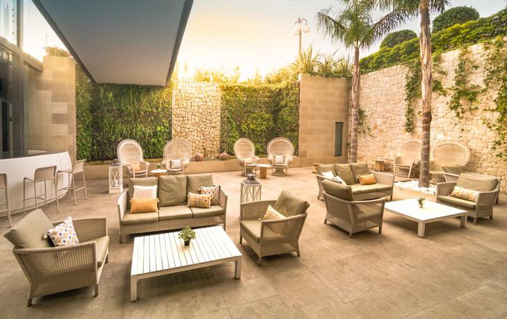 Imagen de los exteriores del Hotel Cap Negret. Foto 13