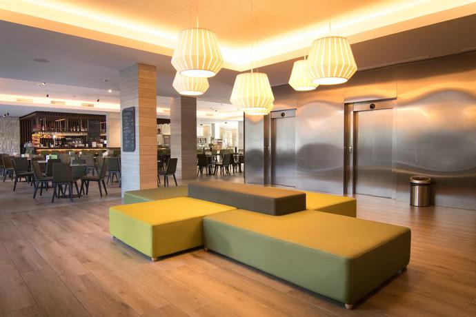 Imagen de los interiores del Hotel Cap Negret. Foto 18