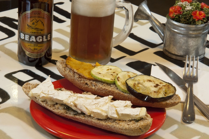 Imagen del bar/restaurante del Hotel Cap Polonio. Foto 8