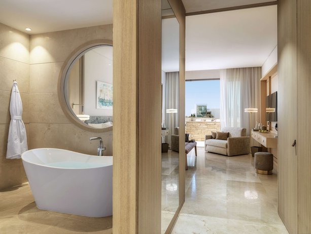 Imagen de la habitación del Hotel Cap St Georges And Resort. Foto 2