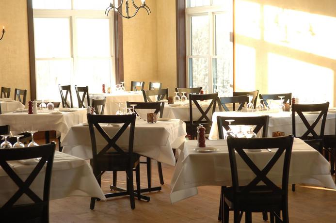 Imagen del bar/restaurante del Hotel Cap Tremblant. Foto 2