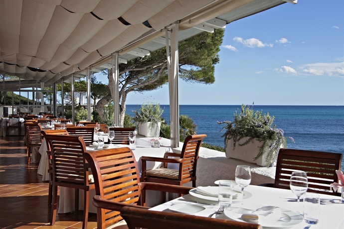 Imagen del bar/restaurante del Hotel Cap Vermell Beach Hotel. Foto 4