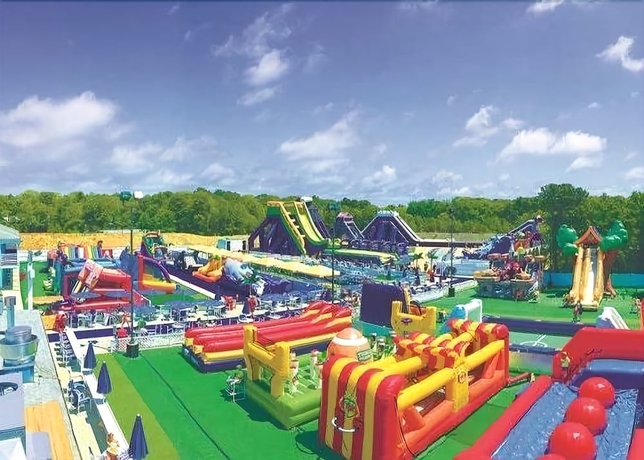 Imagen de la piscina del Hotel Cape Cod Family Resort and Inflatable Park. Foto 18