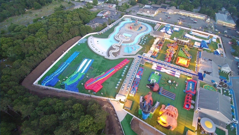 Imagen de la piscina del Hotel Cape Cod Family Resort and Inflatable Park. Foto 19