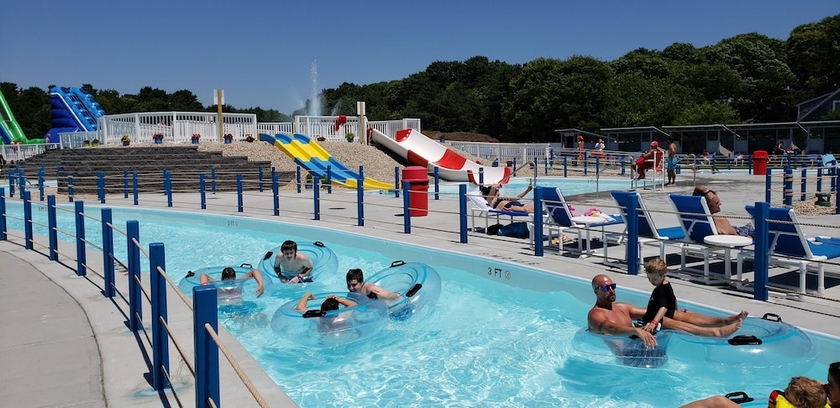 Imagen de los interiores del Hotel Cape Cod Family Resort and Inflatable Park. Foto 15