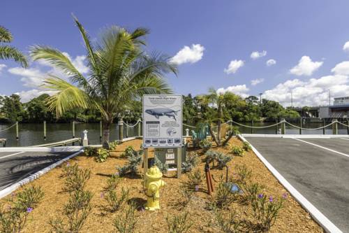 Imagen de la habitación del Hotel Cape Crossing Resort & Marina. Foto 2