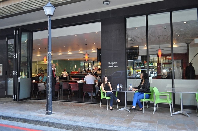 Imagen del bar/restaurante del Hotel Cape Diamond Boutique. Foto 3