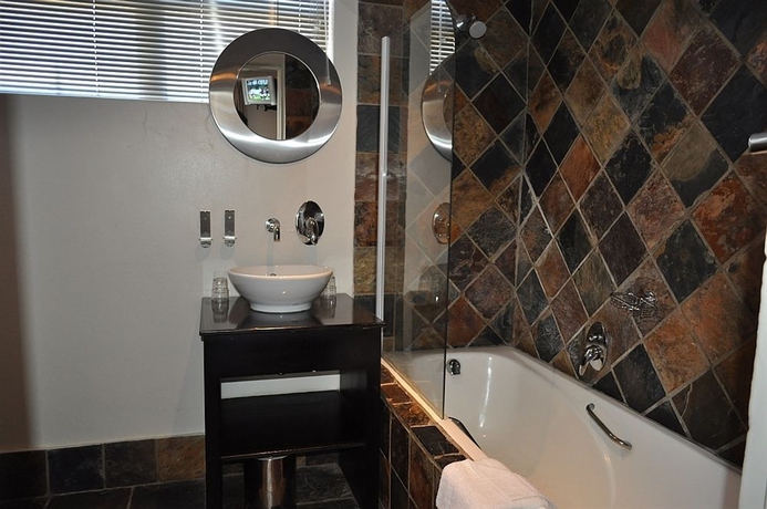 Imagen de la habitación del Hotel Cape Diamond Boutique. Foto 6