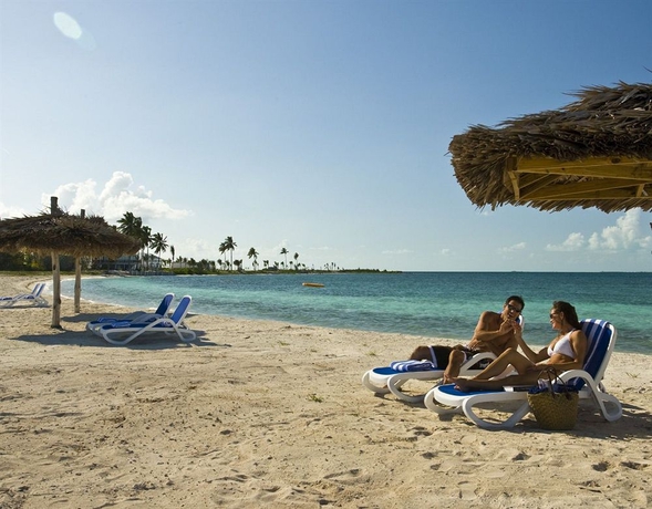 Imagen de los exteriores del Hotel Cape Eleuthera Resort and Marina. Foto 8