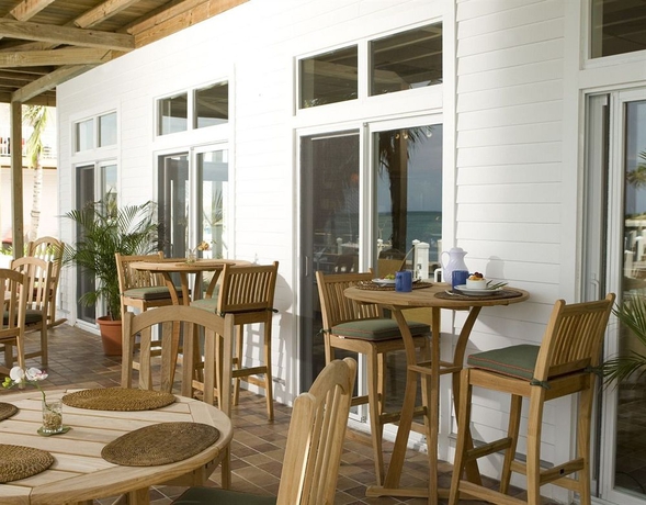 Imagen del bar/restaurante del Hotel Cape Eleuthera Resort and Marina. Foto 3
