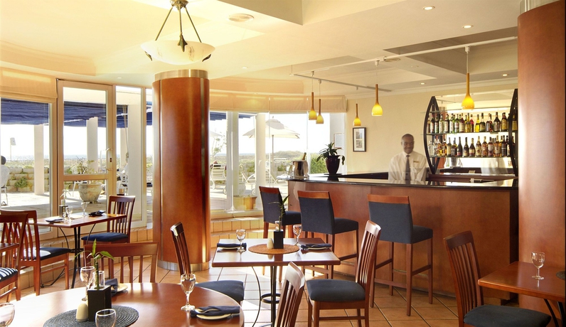 Imagen del bar/restaurante del Hotel Cape Town Beachfront Apartments At Leisure Bay. Foto 3