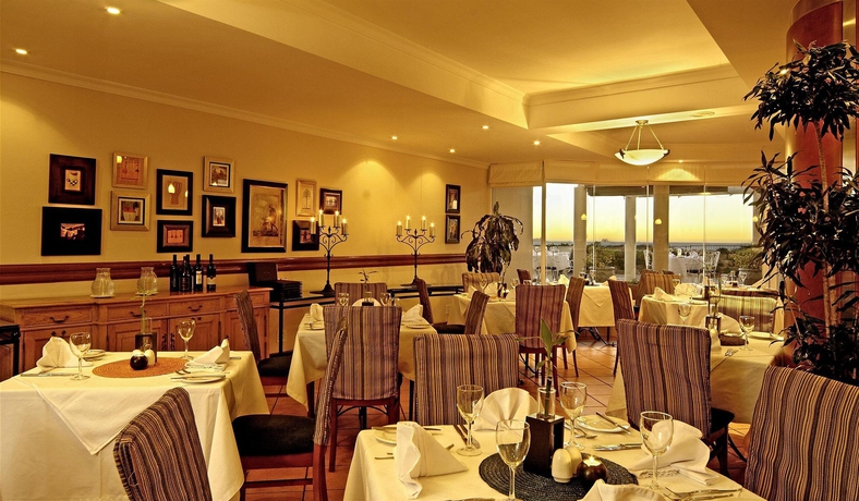 Imagen del bar/restaurante del Hotel Cape Town Beachfront Apartments At Leisure Bay. Foto 5