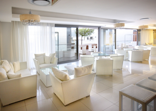 Imagen de la piscina del Hotel Cape Town Marriott Hotel Crystal Towers. Foto 16