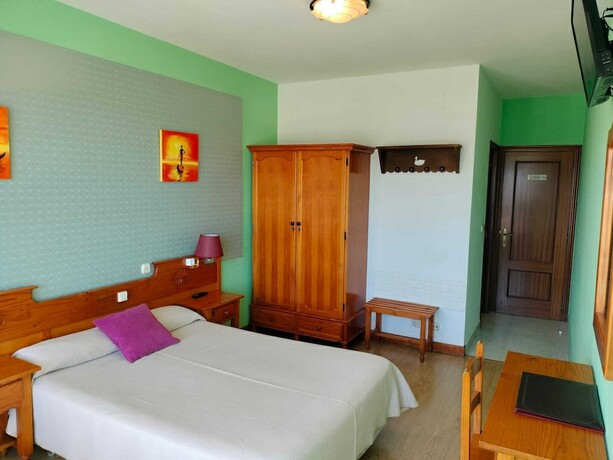 Imagen de la habitación del Hotel Capellan. Foto 19