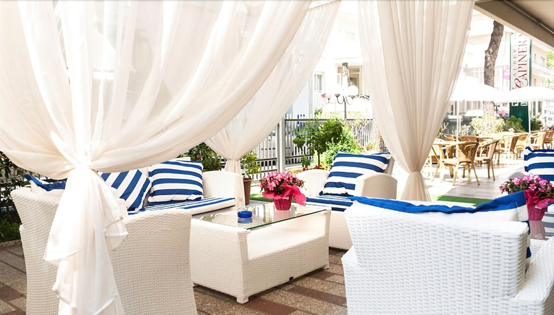 Imagen de los exteriores del Hotel Capinera, Rimini. Foto 18