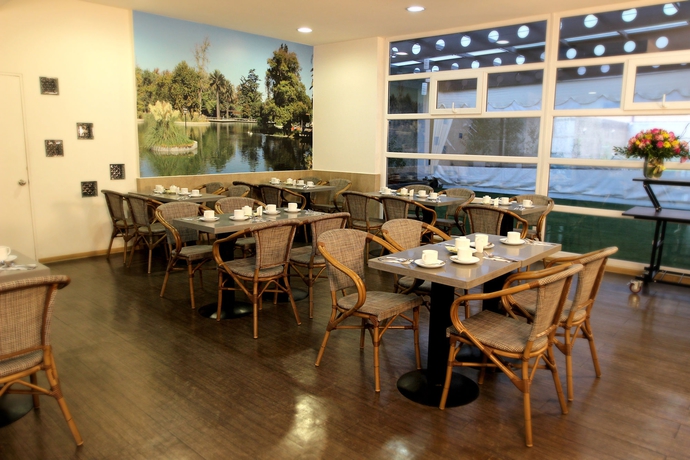 Imagen del bar/restaurante del Hotel Capital Aparthotel. Foto 4