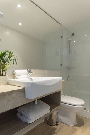 Imagen de la habitación del Hotel Capital Bellet. Foto 6