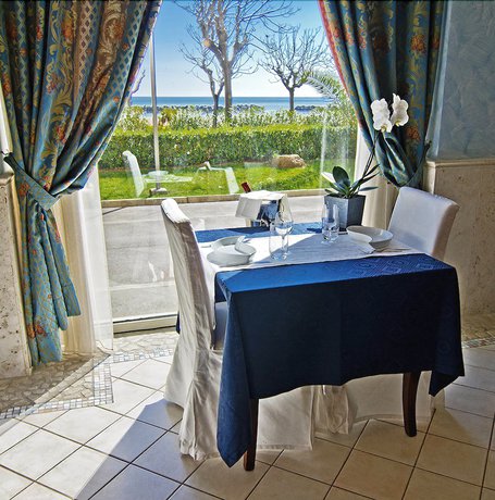 Imagen del bar/restaurante del Hotel Capital, Cupra Marittima. Foto 3