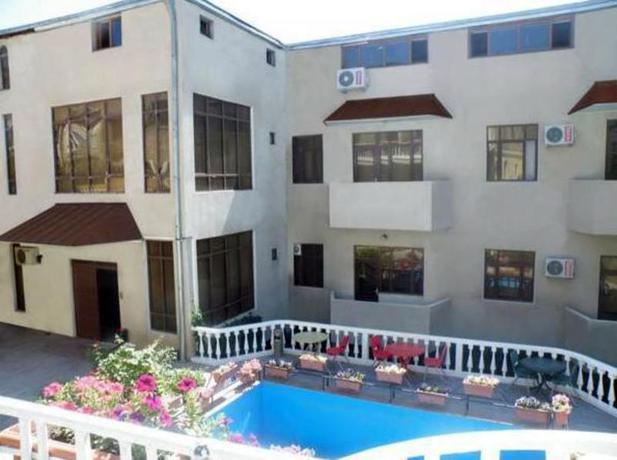 Imagen de la piscina del Hotel Capital, Erev&aacute;n. Foto 12