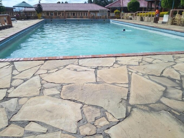 Imagen de la piscina del Hotel Capital Hill Lodge. Foto 16