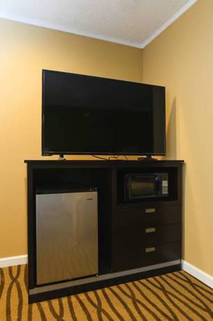 Imagen de la habitación del Hotel Capital Inn And Suites. Foto 2