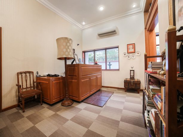 Imagen de los interiores del Hotel Capital O 10953 Dayal Lodge - A Boutique. Foto 16
