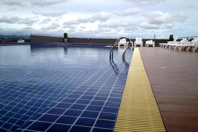 Imagen de la piscina del Hotel Capital O 1102 The Sp Boutique. Foto 8