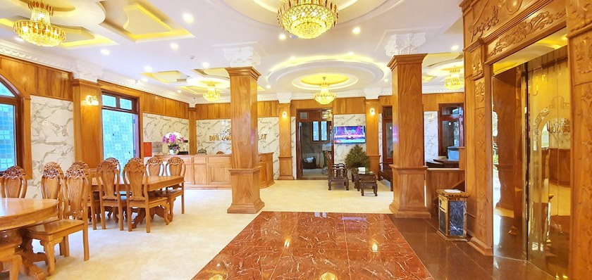 Imagen de los interiores del Hotel Capital O 1198 Dinh Loan. Foto 16
