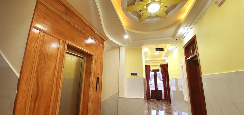 Imagen de los interiores del Hotel Capital O 1198 Dinh Loan. Foto 17