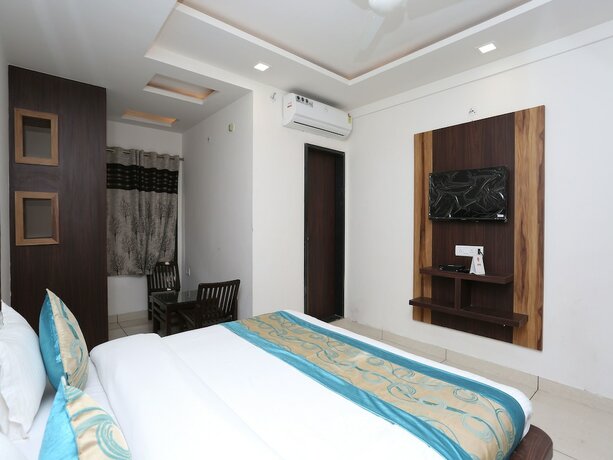 Imagen de la habitación del Hotel Capital O 12341 Madhuram Landmark. Foto 3