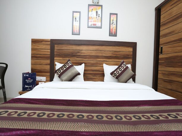 Imagen de la habitación del Hotel Capital O 12341 Madhuram Landmark. Foto 4