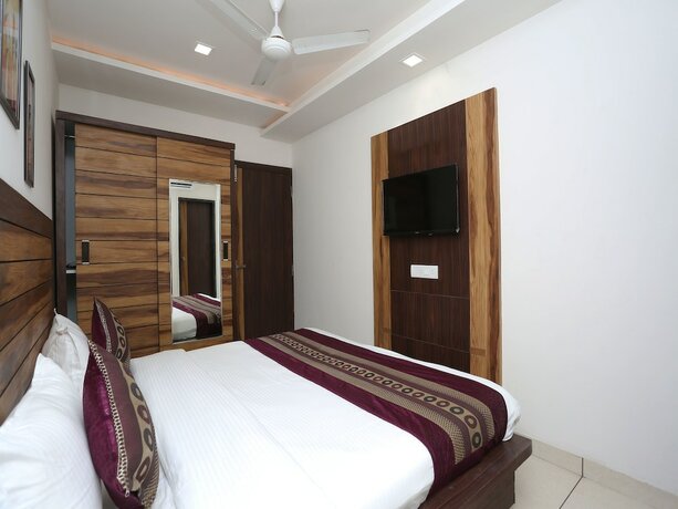Imagen de la habitación del Hotel Capital O 12341 Madhuram Landmark. Foto 5