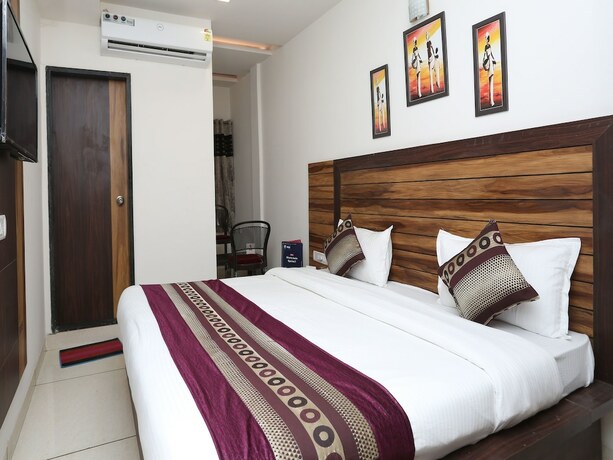 Imagen de la habitación del Hotel Capital O 12341 Madhuram Landmark. Foto 8