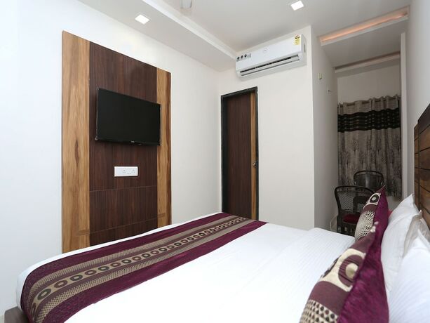 Imagen de la habitación del Hotel Capital O 12341 Madhuram Landmark. Foto 14