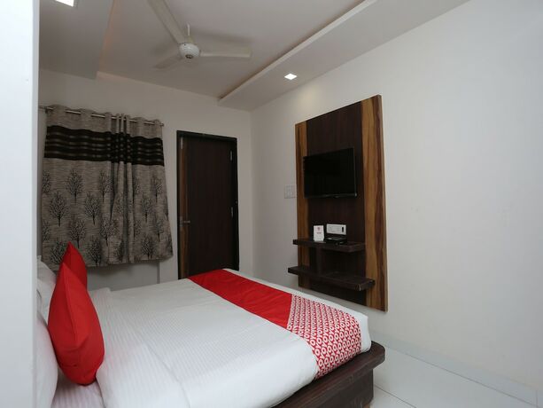 Imagen de la habitación del Hotel Capital O 12341 Madhuram Landmark. Foto 17