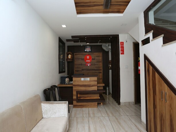 Imagen de los interiores del Hotel Capital O 12341 Madhuram Landmark. Foto 19