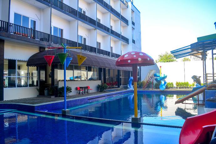 Imagen de la piscina del Hotel Capital O 1246 Hotel Grand Pacific. Foto 17