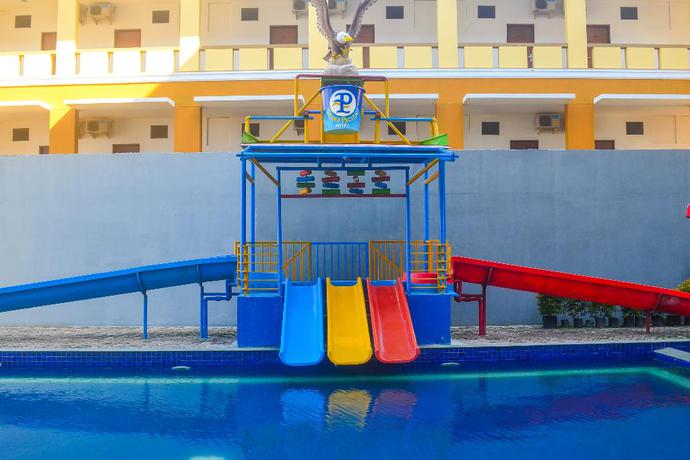 Imagen de la piscina del Hotel Capital O 1246 Hotel Grand Pacific. Foto 18