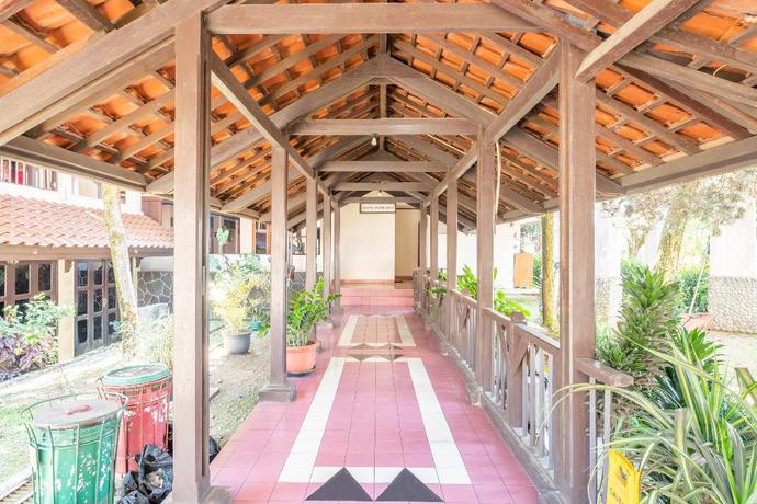 Imagen de los interiores del Hotel Capital O 1256 Sangga Buana Resort and Convention Hotel. Foto 20