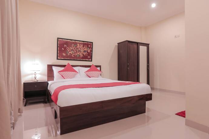 Imagen de la habitación del Hotel Capital O 133 Griya Ciaji. Foto 16