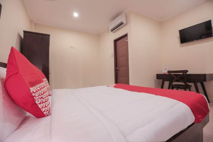 Imagen de la habitación del Hotel Capital O 133 Griya Ciaji. Foto 17