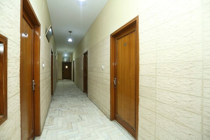 Imagen general del Hotel Capital O 15091 Gaurav Boarding House. Foto 9
