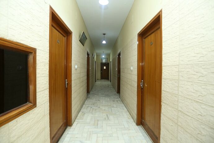 Imagen general del Hotel Capital O 15091 Gaurav Boarding House. Foto 13