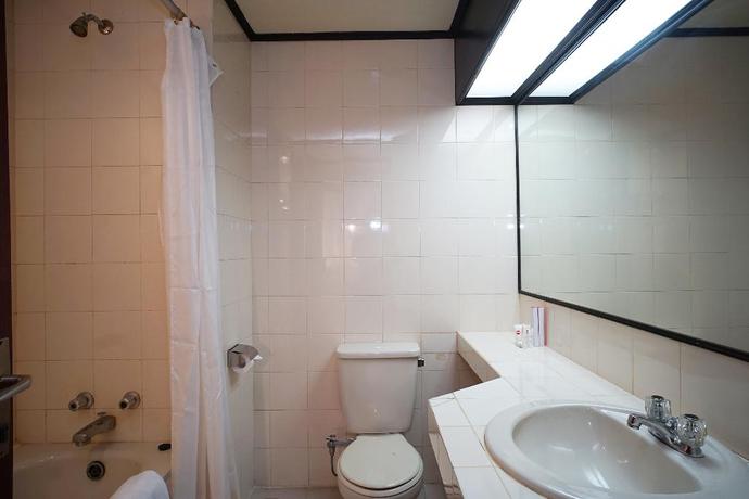 Imagen de la habitación del Hotel Capital O 1735 Adika Bahtera Hotel. Foto 13