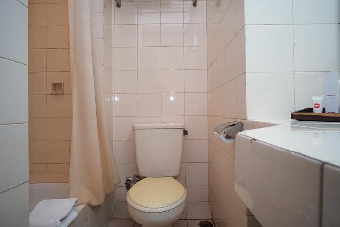 Imagen de la habitación del Hotel Capital O 1735 Adika Bahtera Hotel. Foto 17