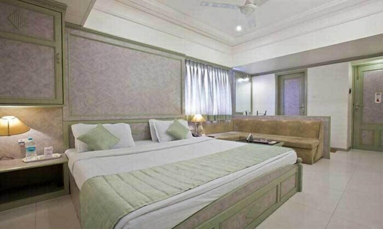 Imagen de la habitación del Hotel Capital O 18973 Summit. Foto 4